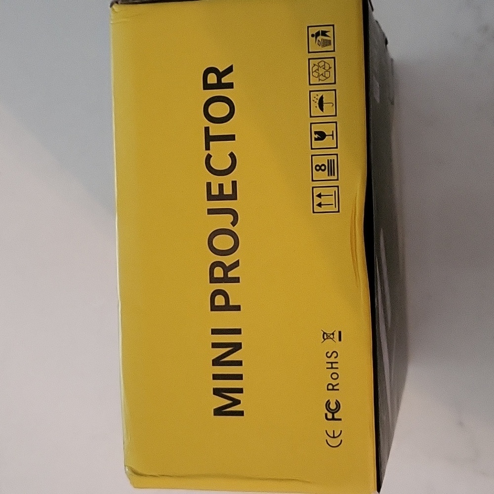 LED Source Mini Projector - Picture 2 of 5